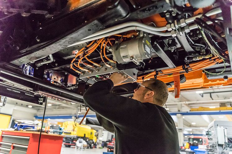 Diesel raus - E-Achse rein:  Mercedes E-Vario Retrofit von PAUL Nutzfahrzeuge mit E-Transport Achse von BPW Bergische Achsen Wiehl 