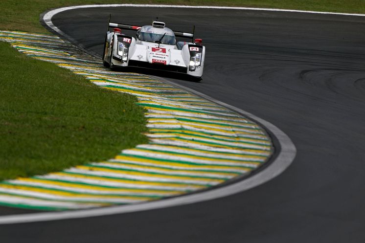 Audi R18 e-tron quattro #2 (Audi Sport Team Joest), Marcel Fässler, André Lotterer, Benoît Tréluyer