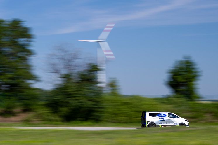 2022_FORD_E-TRANSIT_SUPERVAN_42