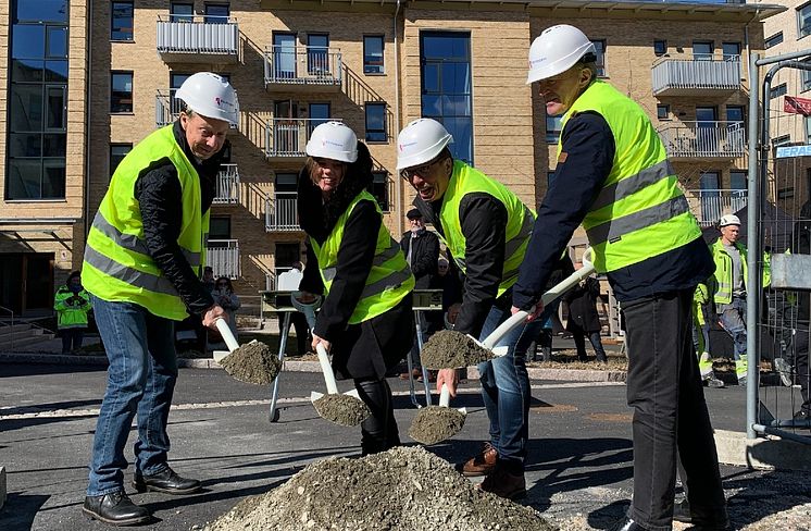 Första spadtaget för Riksbyggens Brf Guldäpplet i Uddevalla