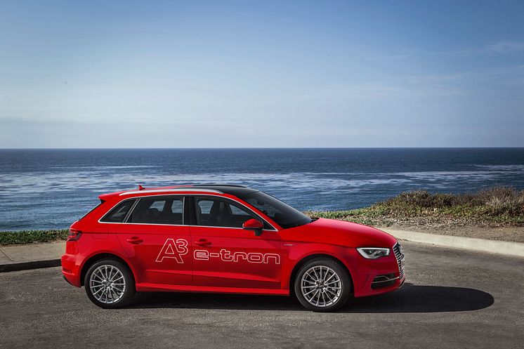 Audi A3 Sportback e-tron Misanorød side