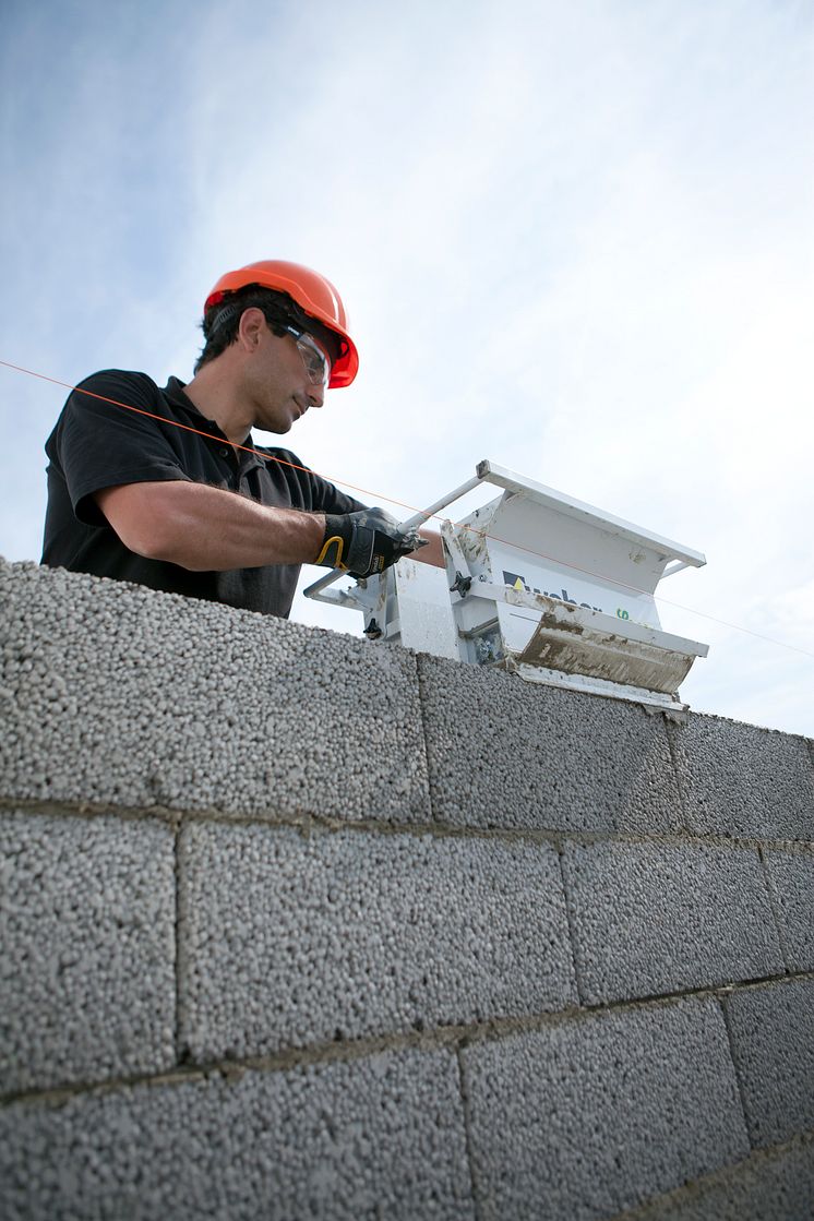 Leca® Block muras effektivt med hjälp av murarlåda