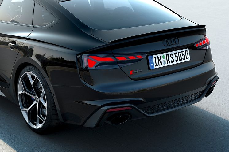 Audi RS 5 Sportback med competition plus pakke (Sebringsort krystaleffekt)