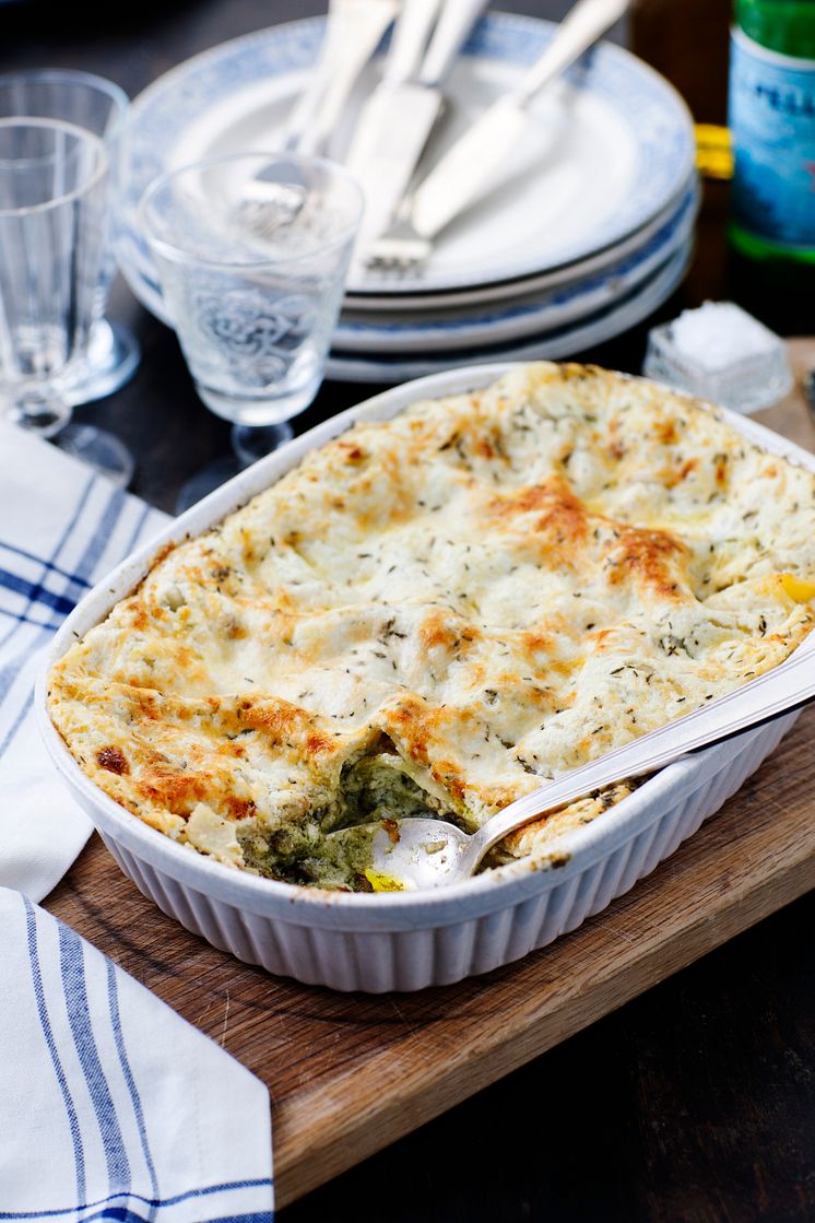 Vegetarisk lasagne med svamp, pesto och rostad mandel