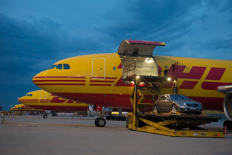 DHL transporterade nya Mercedes S-klass till sin världspremiär