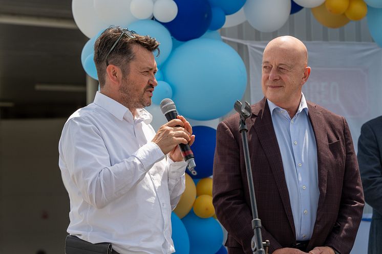 Emmanuel Chilaud mluvi na odhalování Oreo ulice+Dirk Van de Put CEO Mondelez International.jpg