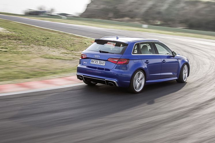 Audi RS 3 Sportback i Sepang Blue