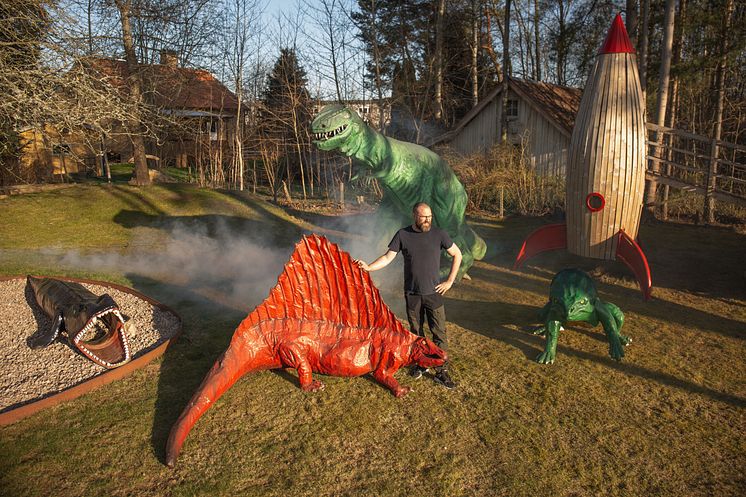 dinosaurier-i-trädgården.jpg