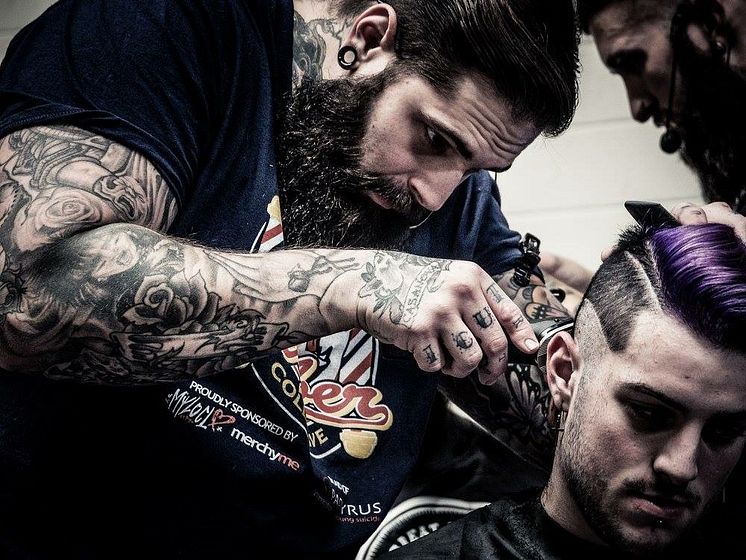 Tom Chapman, grundare av The Lions Barber Collective