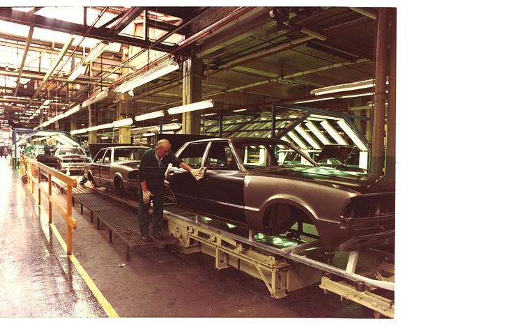 Ford-Plant-Cortina-Mark-VI-Body-Shop-No-2-001