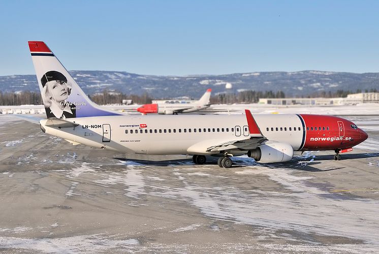 Norwegian-flyet LN-NOM står parkert