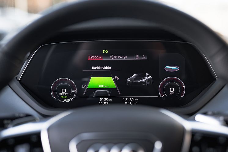 Audi cockpit med rækkevidde og aktiv navigation