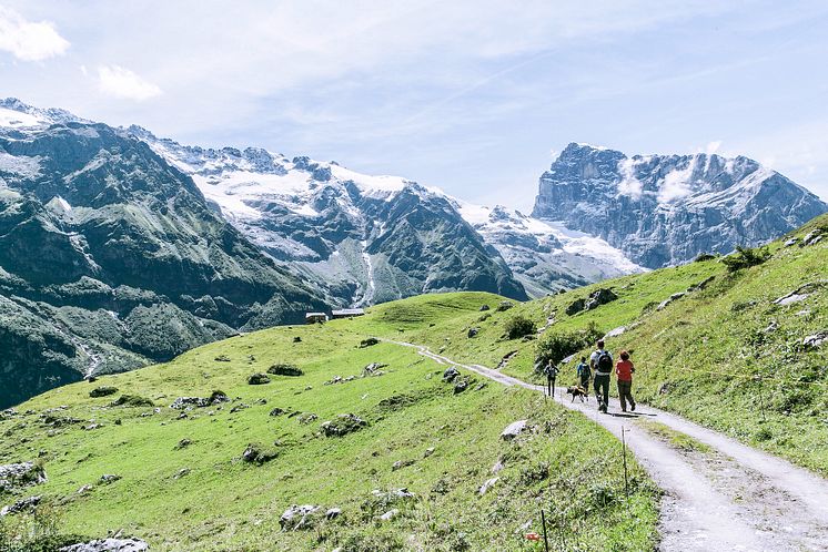 Alpkaese-Trail_Engelberg_Wanderer©Engelberg-Titlis-Tourismus