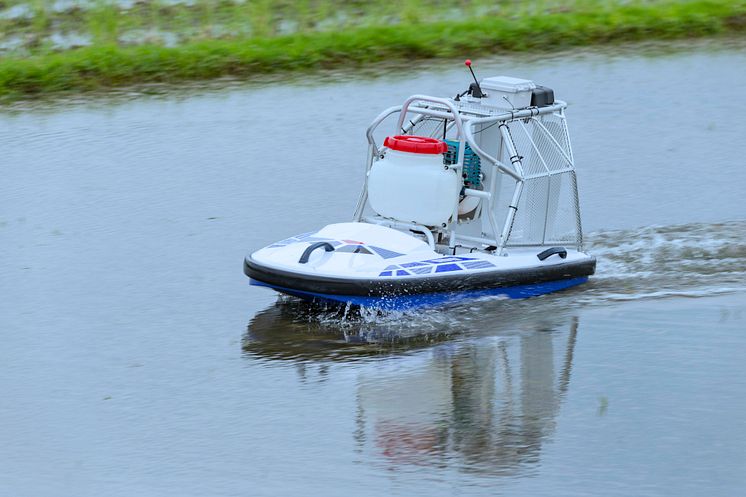 WATER STRIDER Unmanned Herbicide Sprayer Boat