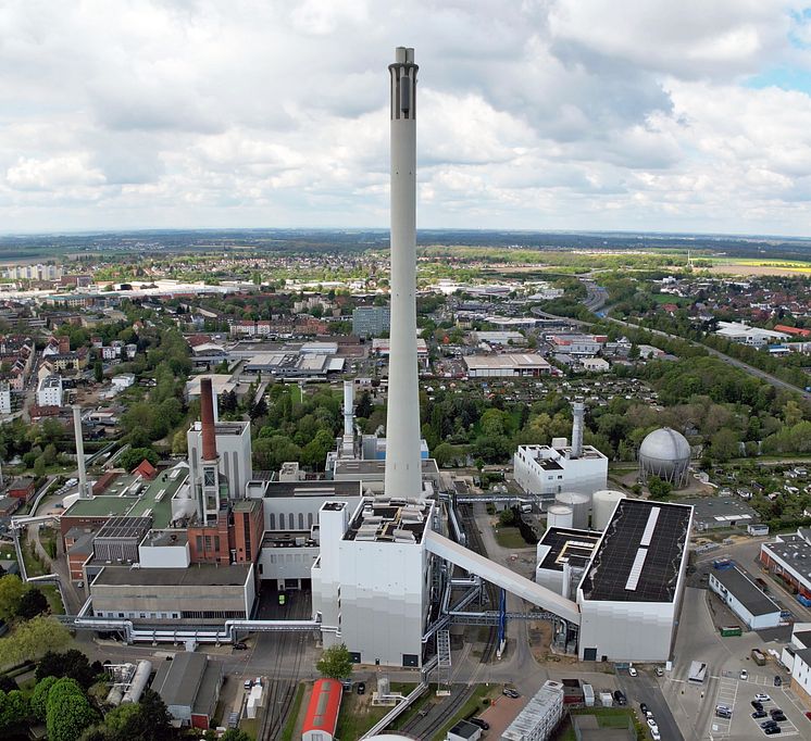 Foto 4_ Im Dezember 2023 wurden das neue Gasturbinen-Heizkraftwerk sowie das neue Biomasse-Heizkraftwerk inklusive Lager in Betrieb genommen. Jetzt im April 2024 folgt der Kohleausstieg..jpg