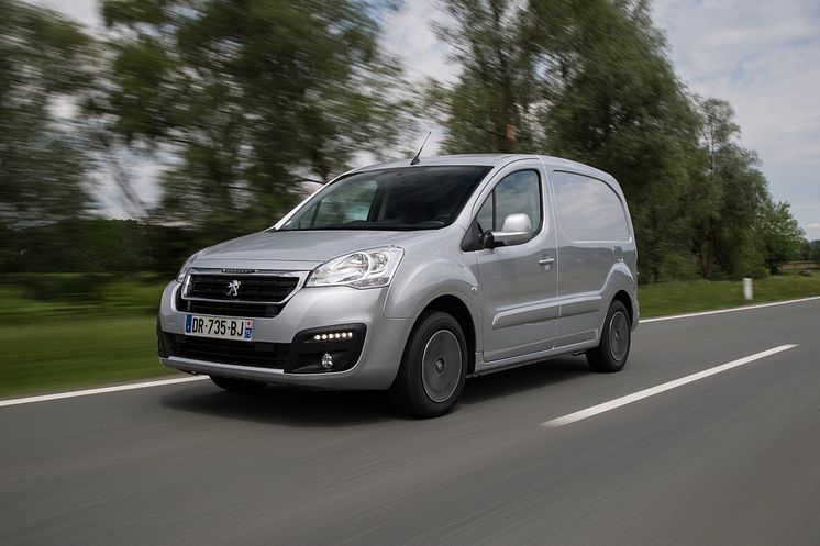 Sverigepremiär för fler varianter av populära Peugeot Partner 