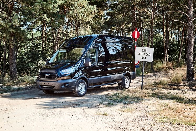 Hannoverben a Ford standon bemutatkozik a vadonatúj Ford EcoBlue dízelmotor; az új automata váltós, összkerékhajtású és SYNC 3 rendszerrel felszerelt Transitok lesznek a kiállítás sztárjai