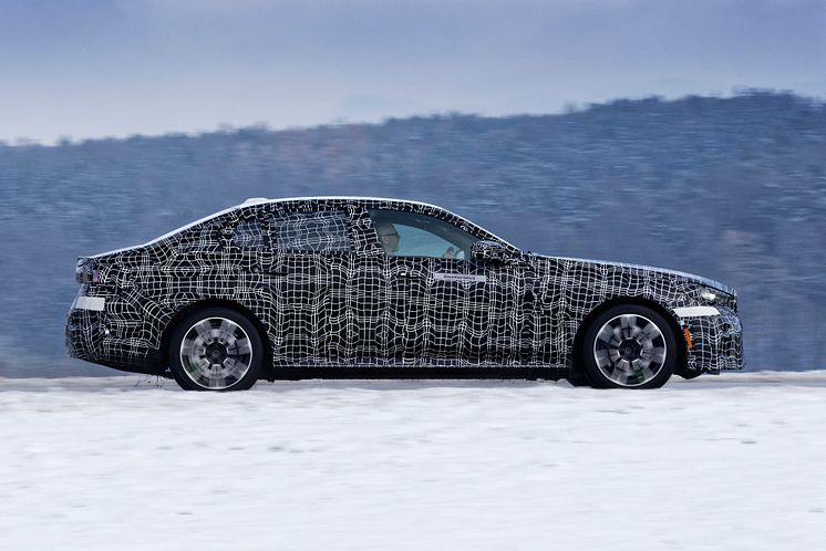 Helt nye BMW i5 Sedan på kamuflerte tester