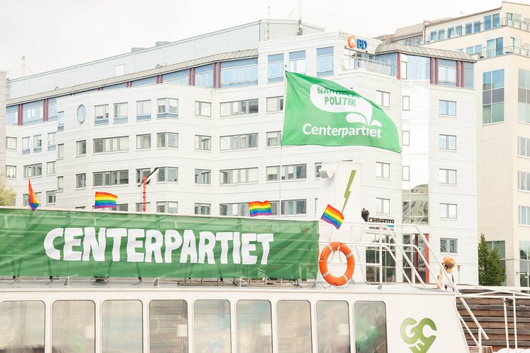 Centerpartiets flytande valstuga