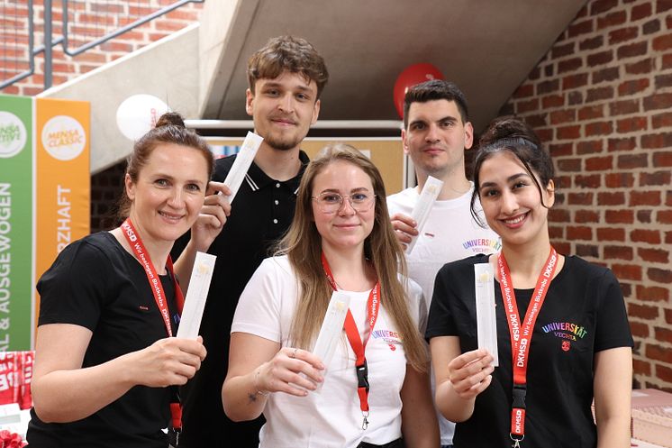 Studierende der Universität Vechta organisieren Aktion zur Knochenmarkspende auf dem Stoppelmarkt