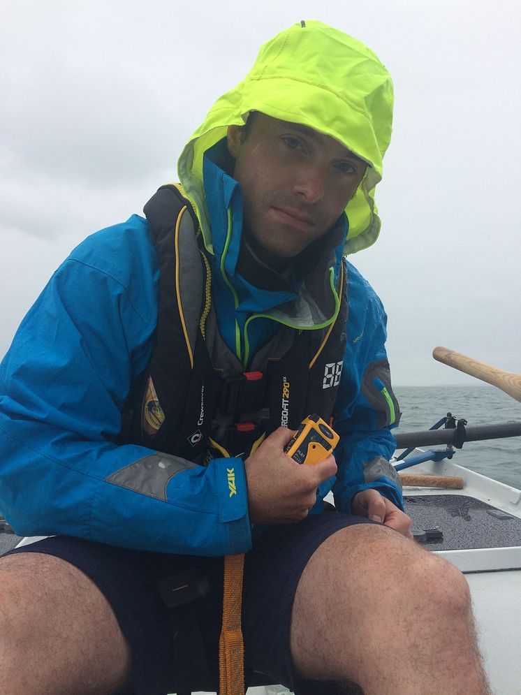 Hi-res image - Ocean Signal - Carbon Zerow rower Kyle Smith with an Ocean Signal rescueME PLB1