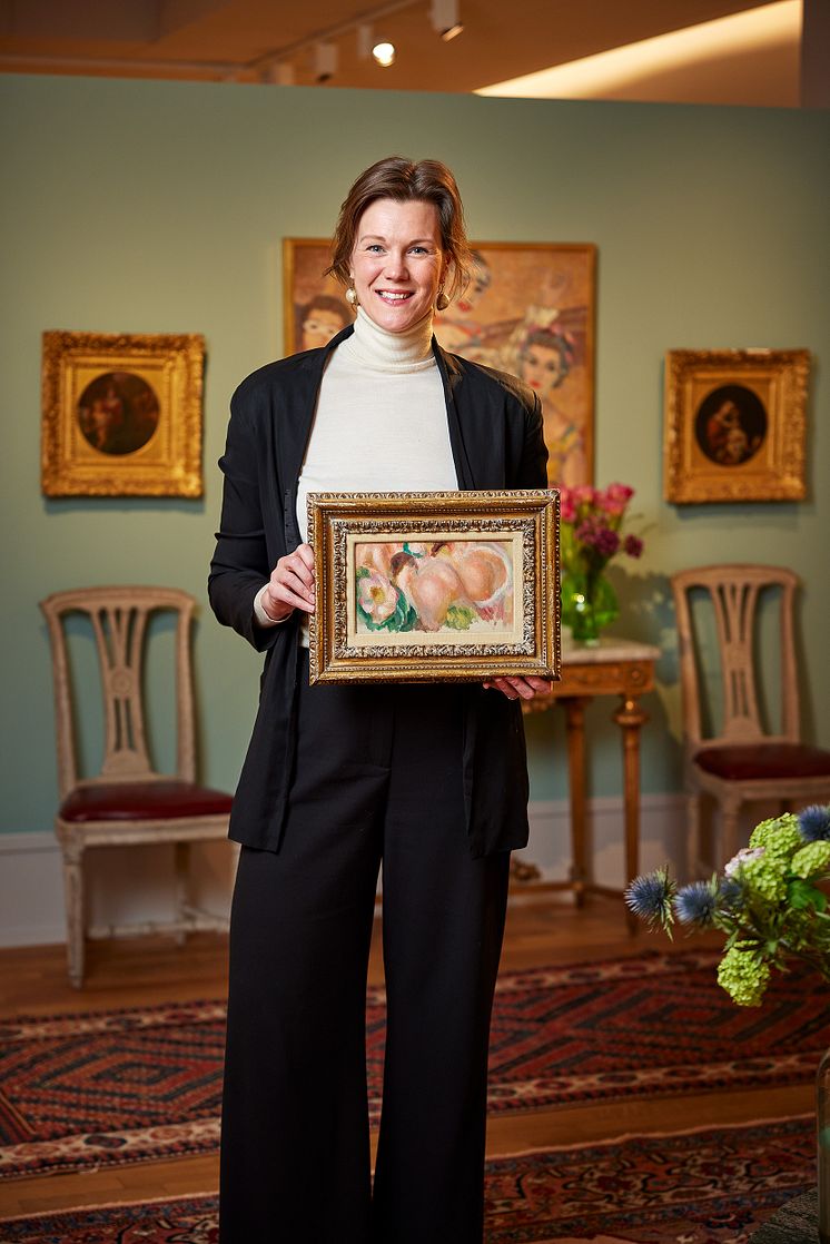 Cecilia Berggren holding "Étude de nus"