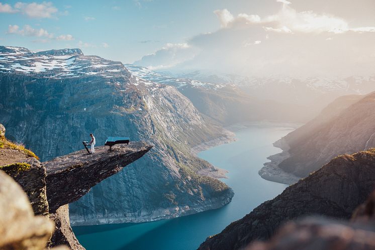 KYGO performance on Trolltunga