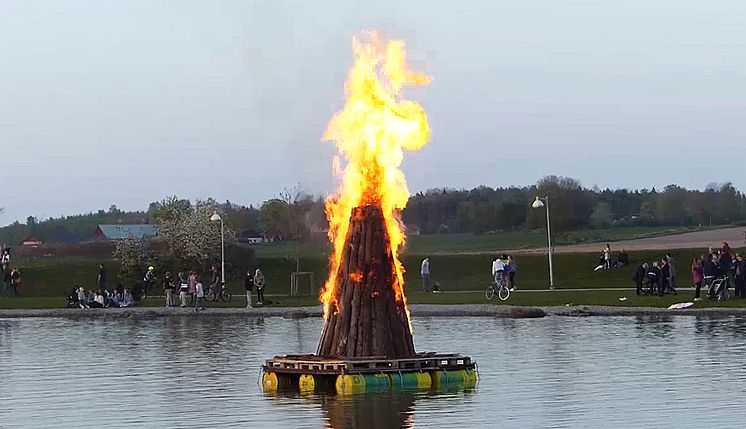 Valborg_eld_parksjön