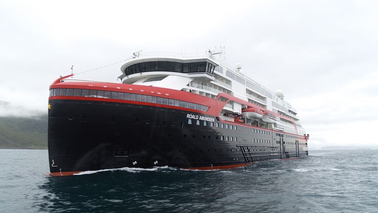 Hurtigruten MS Roald Amundsen 001 - hybrid powered - photo Hurtigruten