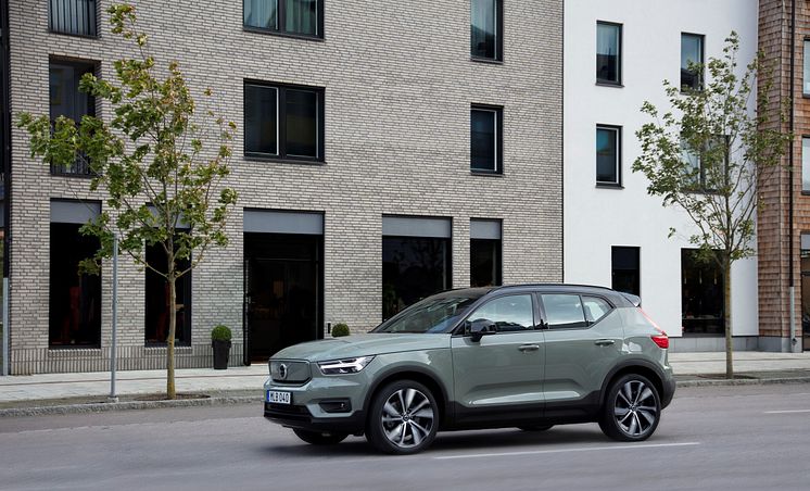 Volvo_XC40_Recharge in_Sage_Green