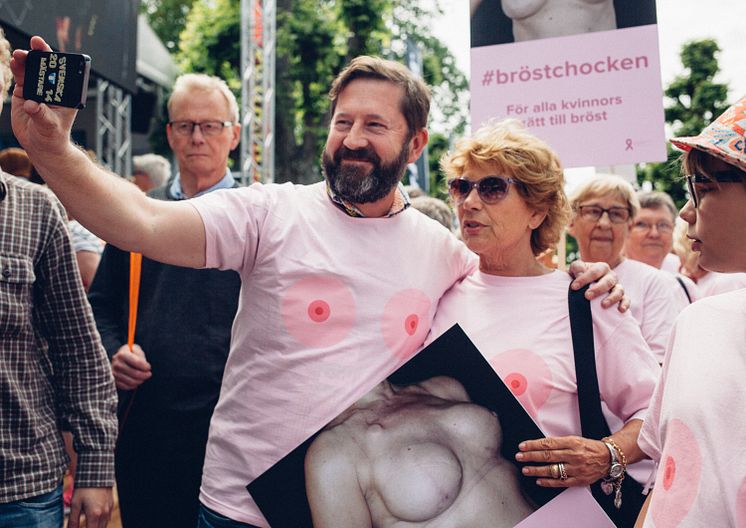 Männen engagerar sig i kvinnors Rätt till bröst