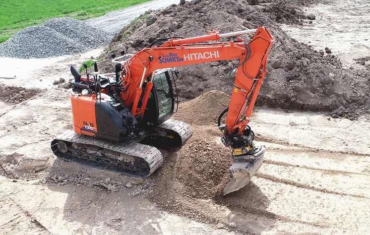 ZX135USLC-6_Hitachi_bandgrävare_flygbild