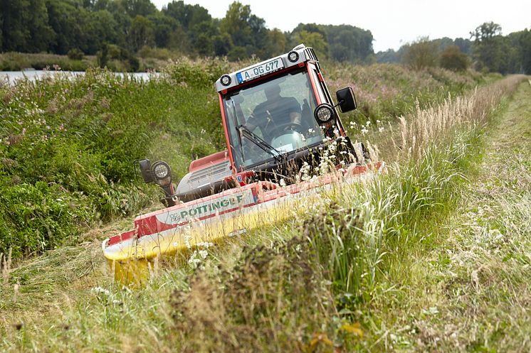 Mäharbeiten Donau_quer