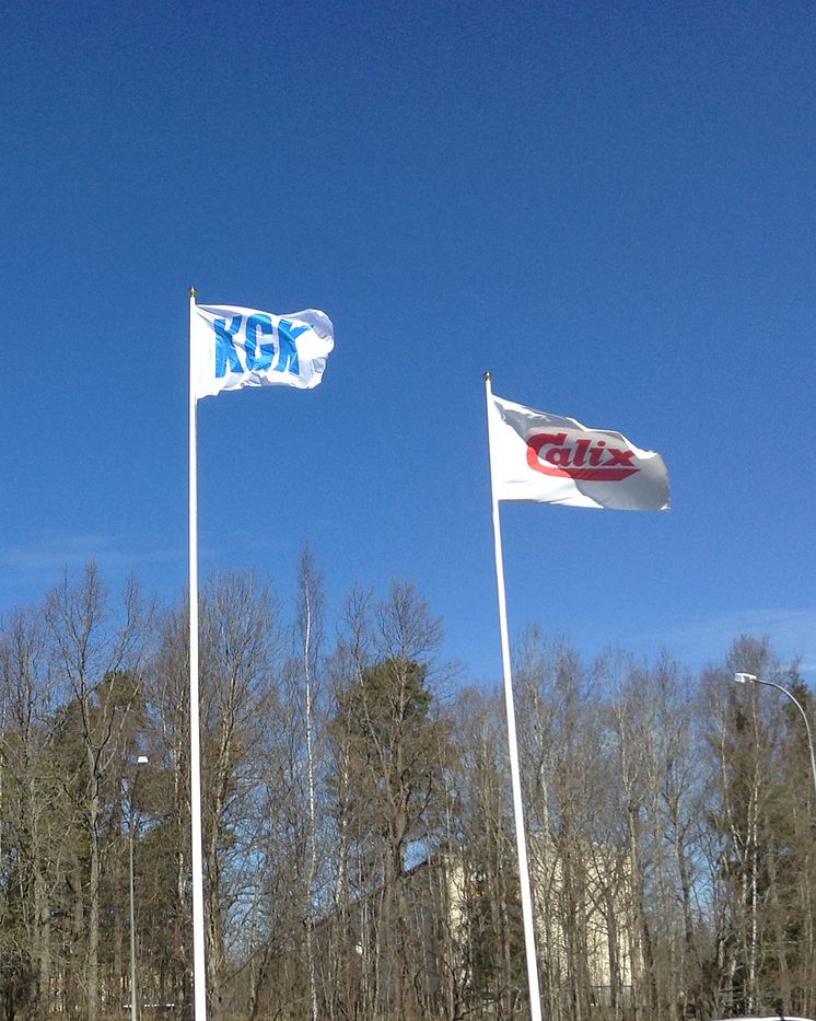 KGK och Calix flaggor vajar tillsammans