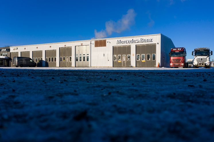 Söderhamns Buss & Truck (SBTAB) är auktoriserad verkstad för Mercedes-Benz last- och transportbilar.