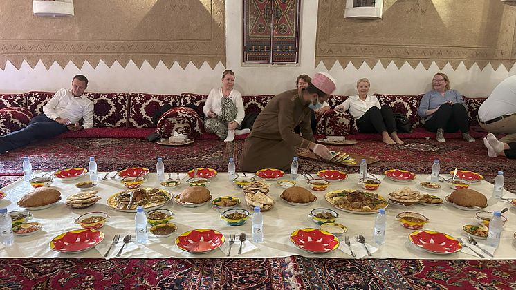 Lunsj på tradisjonelt saudiarabisk vis