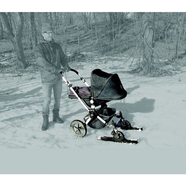 Skidor på barnvagnen