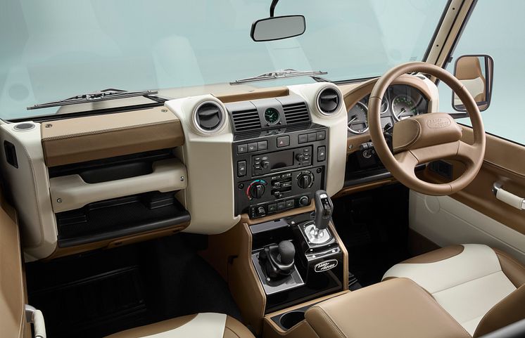 1326_SC_HP_LRCLASSIC_V8_SOFTTOP_HERO_06_Dash_v3a.jpg