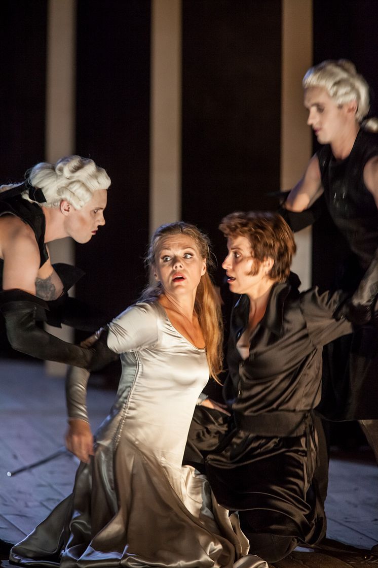 Press photo: Miah Persson (Aspasia), Raffaella Milanesi (Sifare). Mitridate, Drottningholms Slottsteater 2014