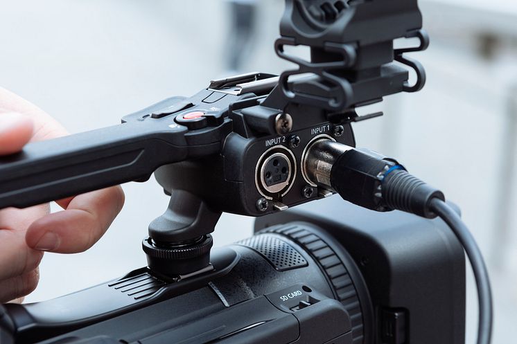 Canon XA _Lifestyle_XLR-inputs-detachable-handle_69864