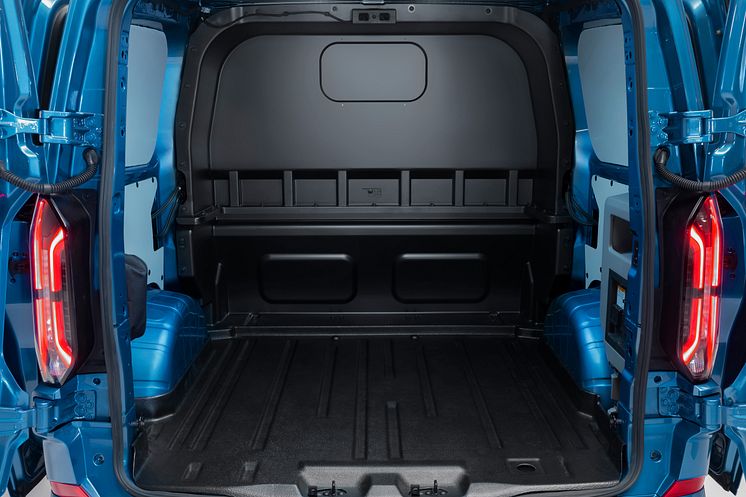 Ford E-Transit Custom Sport Digital AquaBlue (8)