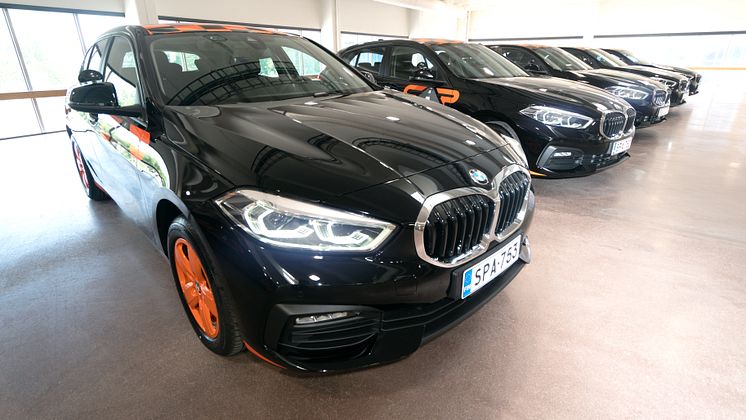 Lähes sata BMW:n 1-sarjalaista CAP-Groupin autokoulujen käyttöön