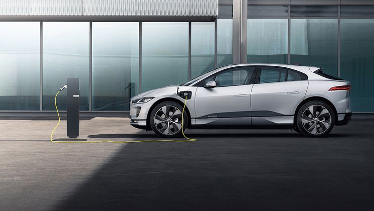Jag_I-PACE_21MY_Exterior_Charging_Indus Silver