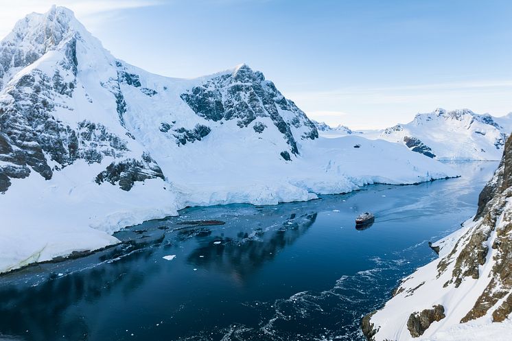 Antarctica_Lemaire_Channel_HGR_167135_Photo_Espen_Mills.JPG