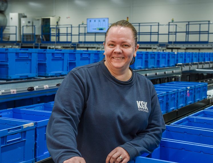 Therese Bjurling på KGK logistikcenter i Enköping