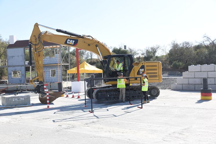 Caterpillar Operator Challenge 2019, europafinalen. Inför tävlingsgrenen "Lift me up".