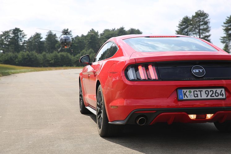 Egy új filmjében Ben Collins, a korábbi ‘Stig’ a Ford Mustangot nevezte a legjobb kaszkadőrautónak; Európában 10.000 Mustang talált gazdára