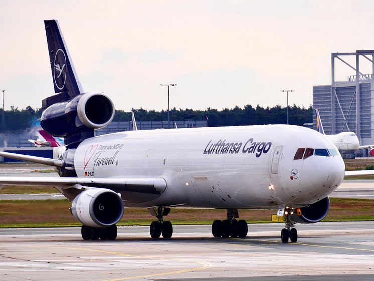 MD11_taxiing17OCT-Kiki