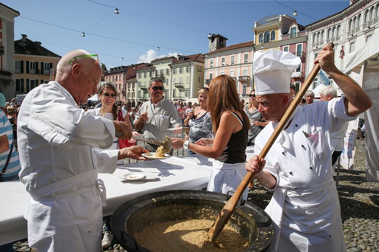 Tessiner Risotto-Meisterschaft auf der Piazza Grande in Locarno