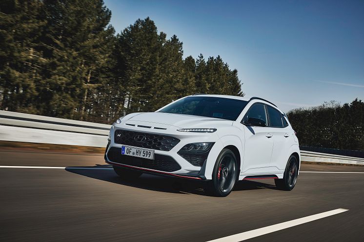 hyundai-kona-n-test-drive-sonic-blue-driving-22